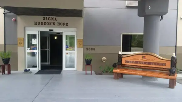 Sigma Inn & Suites Hudson's Hope Main image